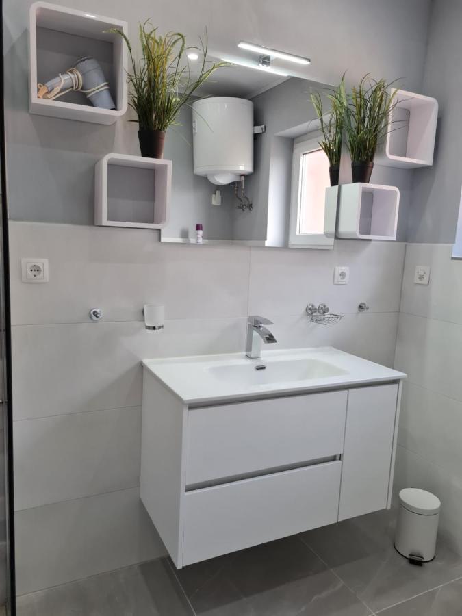 Apartman Joki โนวีวีโนดอลสกี ภายนอก รูปภาพ