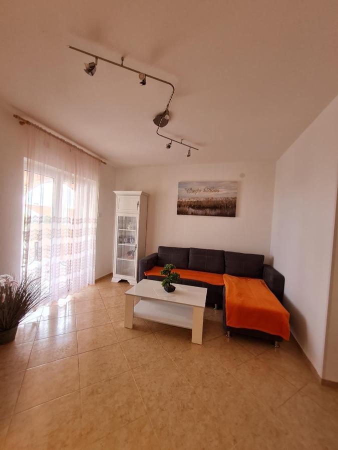 Apartman Joki โนวีวีโนดอลสกี ภายนอก รูปภาพ