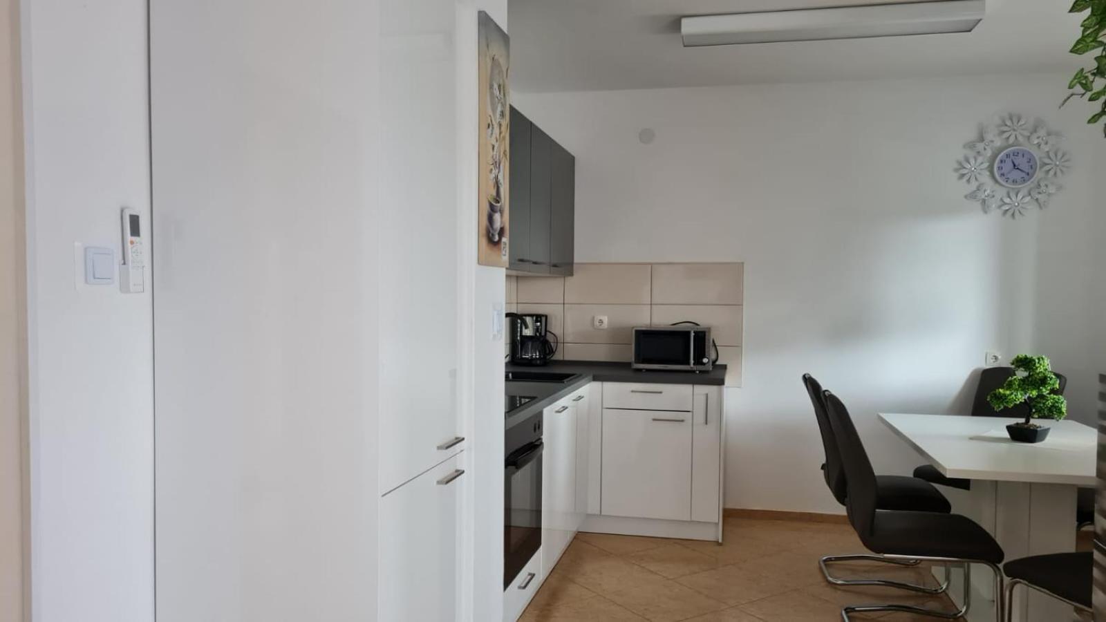 Apartman Joki โนวีวีโนดอลสกี ภายนอก รูปภาพ