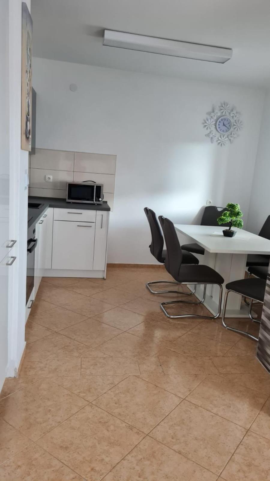 Apartman Joki โนวีวีโนดอลสกี ภายนอก รูปภาพ